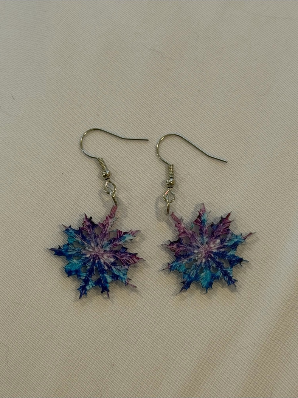🆕 Acrylic Snowflake Earrings (Purple/Blue)